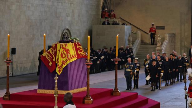 Britain mourns Queen Elizabeth