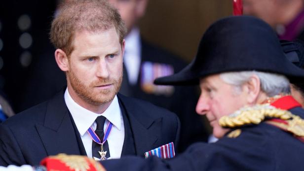 Britain mourns Queen Elizabeth