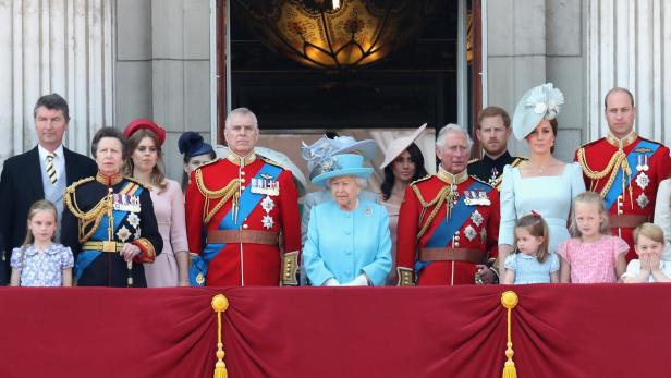 Alle acht Enkel halten am Sarg der Queen Totenwache - Harry wird Ausnahme gewährt