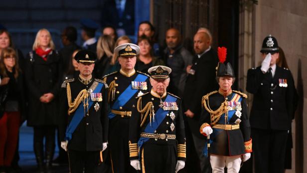 Westminster Hall: Kinder der Queen hielten Totenwache am Sarg