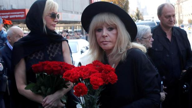 FILE PHOTO: Russian singer Pugacheva arrives to pay her last respects to Kobzon, a veteran Russian singer and pro-Kremlin politician, in Moscow