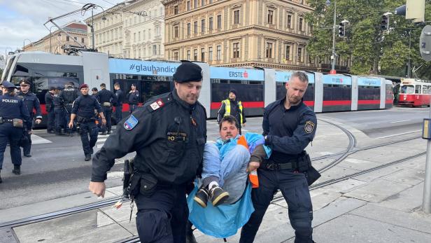 Klimaschützer blockierten Wiener Ringstraße erneut