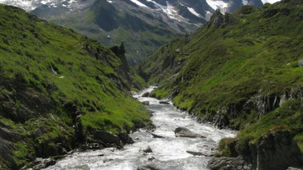 Verunglückt: 19-Jähriger stürzte in Tirol 50 Meter in Schlucht