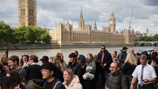 Trotz Mega-Warteschlange: Nur 250.000 Menschen sahen Sarg der Queen
