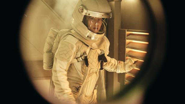 Julia Franz Richter als Astronautin in dem Filmdebüt „Rubikon“ von Regisseurin Leni Lauritsch