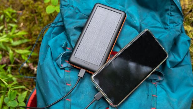 Charging electronic devices with a USB power bank