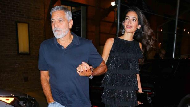 Glücklicher denn je: Stolzer George Clooney führt seine Amal aus