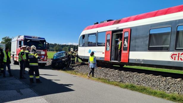 Pkw-Lenker bei Zusammenstoß mit Zug bei Graz getötet
