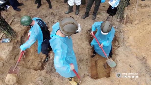 Folterspuren: Behörden exhumierten 436 Leichen in Isjum