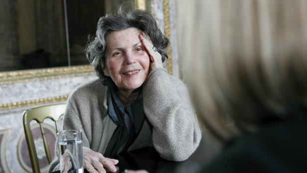 Als Ensemblemitglied seit mehr als 60 Jahren und Doyenne des Wiener Burgtheaters war sie eine Institution des heimischen Theaterlebens. Am Mittwoch starb die gebürtige Schweizerin Annemarie Düringer an ihrem 89. Geburtstag in Baden (NÖ).