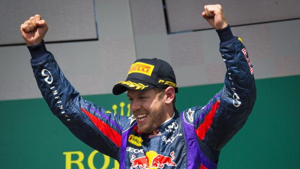 epa03738135 German Formula One driver Sebastian Vettel of Red Bull Racing celebrates on the podium after winning the 2013 Canada Formula One Grand Prix at Gille Villeneuve circuit in Montreal, Canada, 09 June 2013. EPA/ANDRE PICHETTE