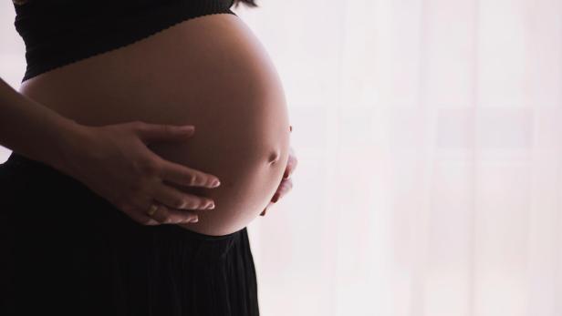 Covid in der Schwangerschaft: Mehr Risiken für Mutter und Kind