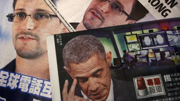 Photos of Edward Snowden, a contractor at the National Security Agency (NSA), and U.S. President Barack Obama are printed on the front pages of local English and Chinese newspapers in Hong Kong in this illustration photo June 11, 2013. Snowden, who leaked details of top-secret U.S. surveillance programs, dropped out of sight in Hong Kong on Monday ahead of a likely push by the U.S. government to have him sent back to the United States to face charges. REUTERS/Bobby Yip (CHINA - Tags: POLITICS MEDIA)