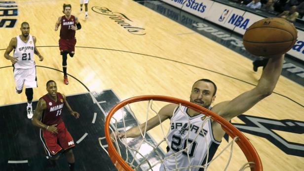 San Antonio Spurs Manu Ginobili (20) goes up for a slam dunk against the Miami Heat during Game 3 of their NBA Finals basketball series in San Antonio, Texas June 11, 2013. REUTERS/Mike Ehrmann/Pool (UNITED STATES - Tags: SPORT BASKETBALL)