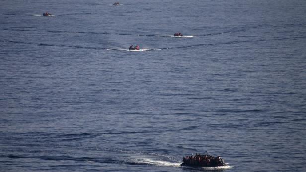 Flüchtlingsboote, wohin das Auge reicht, auf dem Weg von der Türkei zu griechischen Inseln. Die EU hofft darauf, dass Ankara dem Flüchtlingsstrom ein Ende setzt.