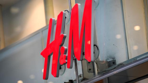 FILES-SWEDEN-H&M-EARNINGS-CLOTHING-CONFLICT
