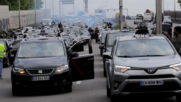 Taxi im Stau überfallen - 3 Millionen Beute in Paris