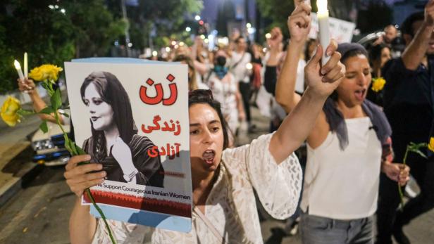 Iranische Aktivistinnen suchen bei der FIFA um WM-Ausschluss Katars an