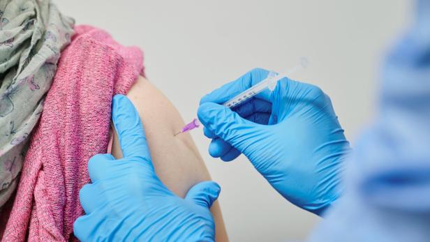 Coronavirus - Neuer Omikron-Impfstoff in Berlin