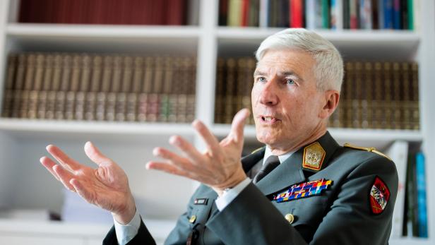 General Brieger zum hybriden Krieg: "Schutzmaßnahmen werden auf vielen Ebenen zu treffen sein"
