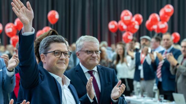 Parteitag: SPÖ OÖ macht sich mit Lindner zu "zacher Bergtour" auf