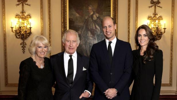 Königsgemahlin Camilla, König Charles III, Prinz William und Prinzessin Kate