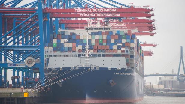 Containerschiff «Antoine de Saint Exupery» in Hamburg