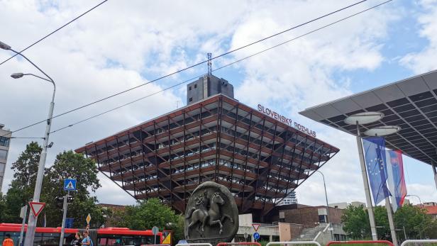 Zwischen Pyramide und UFO: Mit dem alten Skoda durch Bratislava