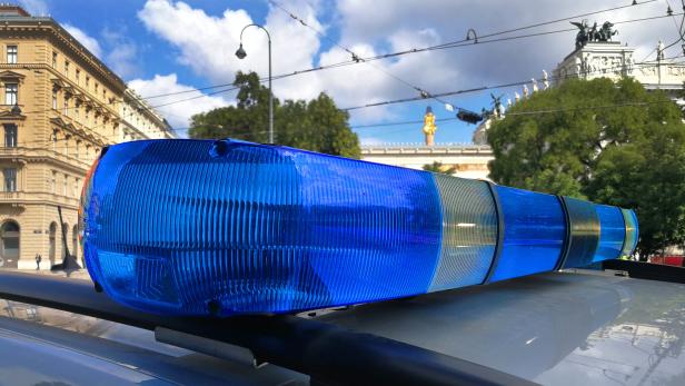"Viele Einzelteile": Polizei in Greifswald findet zerstückelte Leiche in Wohnung