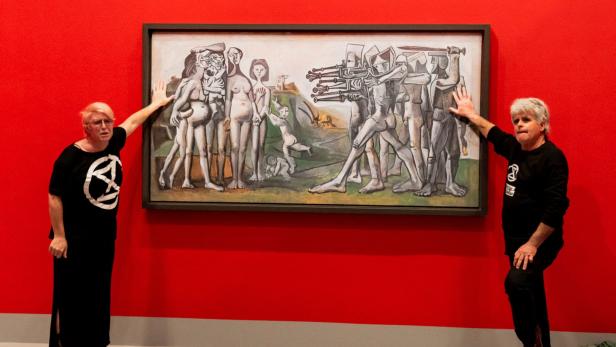 Klimaaktivisten klebten sich an Picasso-Gemälde fest