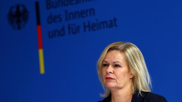 German interior minister holds refugee conference