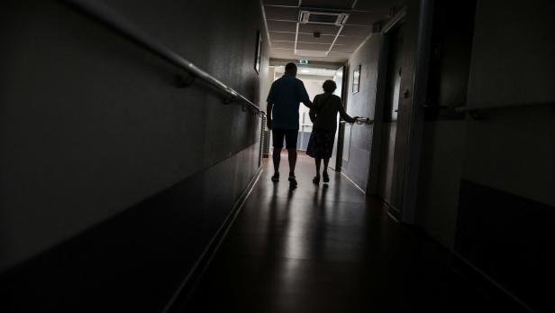 Pflege-Vertreter fordern mehr Geld für 24-Stunden-Betreuung