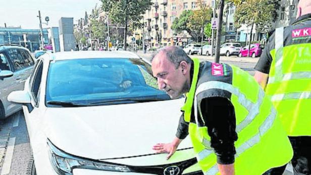 Taxi-Lenker ohne Zulassung fuhr in Wien Kontrolleur nieder