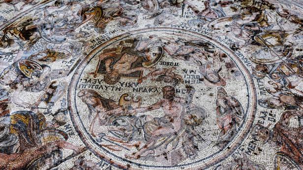 Archäologen gruben in Syrien Mosaik aus Römerzeit aus