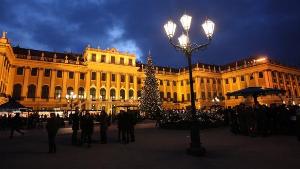 Beliebt: Abendstimmung am Kultur- und Weihnachtsmarkt Schloß Schönbrunn.