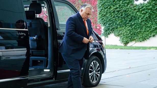 Hungarian Prime Minister Viktor Orban visits German Chancellor Olaf Scholz 