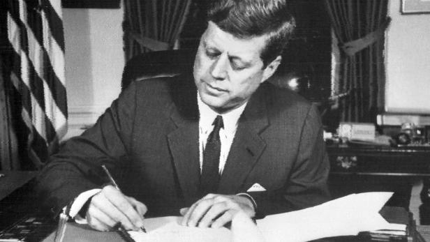 Biden veröffentlicht 12.000 geheime Dokumente zu Mord an Kennedy