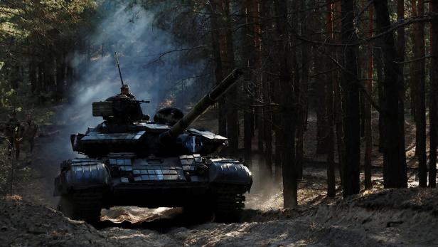 Ukraine-Krieg: EU-Außenminister wollen Millionen-Hilfe für Waffenkauf beschließen