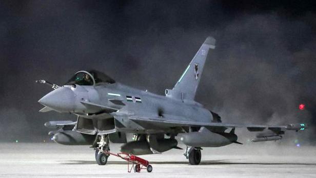 China wirbt um viel Geld britische Ex-Militärpiloten ab 