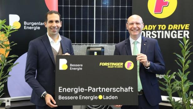 Stephan Sharma, Vorstandsvorsitzender der Burgenland Energie und Oliver Sacher, Forstinger Geschäftsführer starten Energie-Partnerschaft