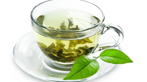 Schützt grüner Tee vor Karzinomen? Dem Inhaltsstoff Epigallocatechingallat (EGCG) in grünem Tee wird eine antioxidative Wirkung nachgesagt – er trägt zur Prävention von Krebs und Herz-Kreislauf-Erkrankungen bei. Studien konnten zeigen, dass der Wirkstoff das Risiko für Prostatakrebs verringert.
