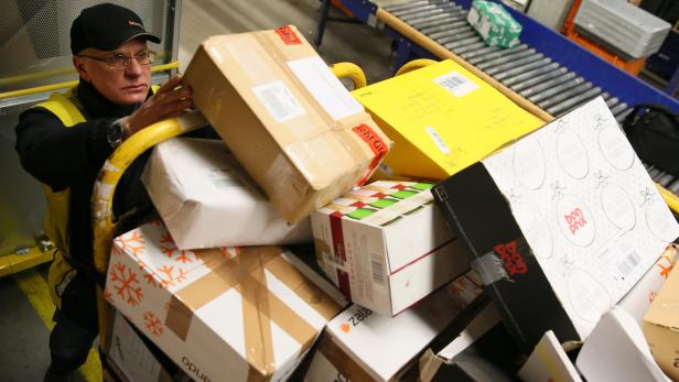 Personalnot bei der Post: Büropersonal soll Packerln schupfen