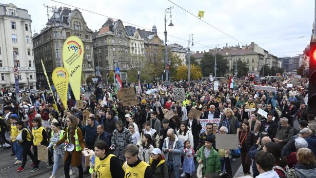 Solidarity march for students and teachers in Budapest
