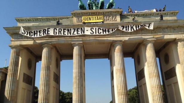 Rechtsextreme besetzen Brandenburger Tor