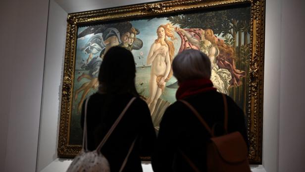 Influencerinnen ließen sich halbnackt vor Botticellis Venus filmen