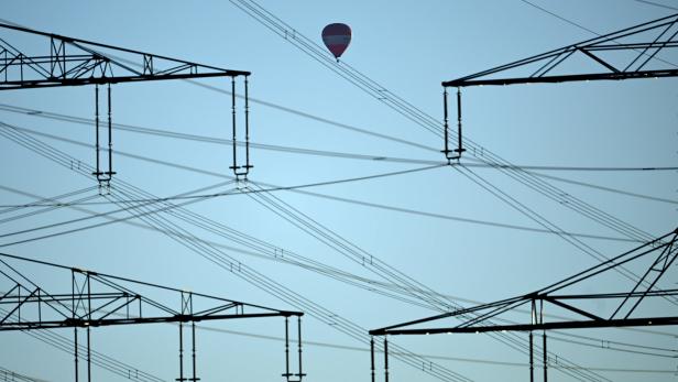 Beim Zusammenstoß des Ballons mit Stromleitung wurde zum Glück niemand verletzt (Symbolbild)