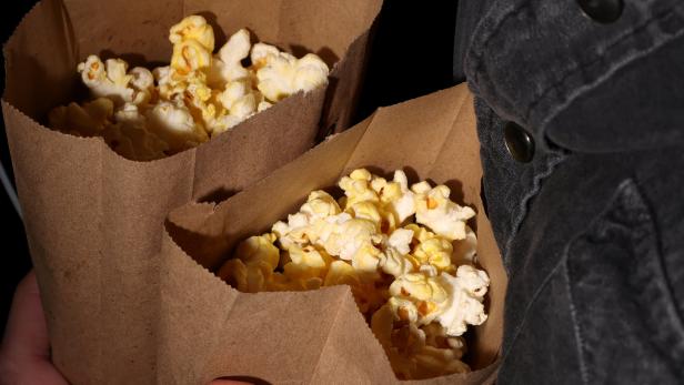 Krach, mampf, grrrr - Popcornessen im Kino