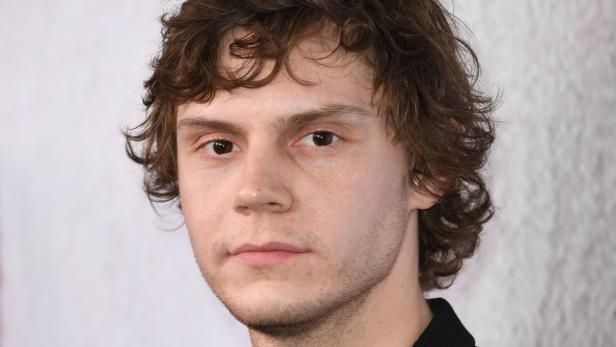 Evan Peters