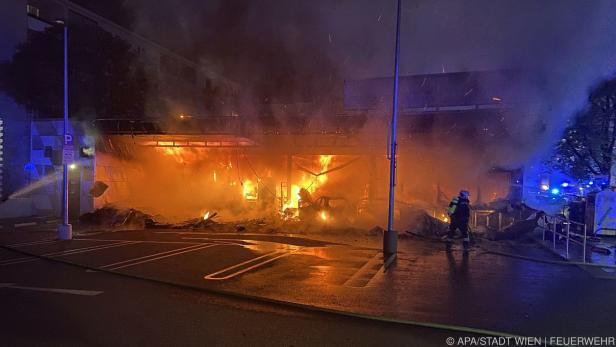 Wiener Supermarkt nach gescheitertem Einbruchsversuch in Flammen