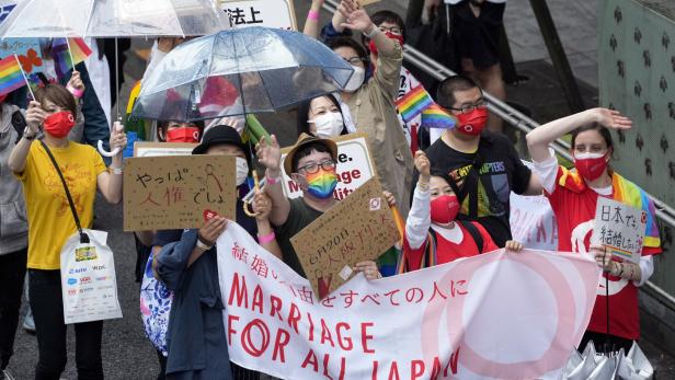Tokio erkennt gleichgeschlechtliche Partnerschaften an